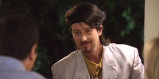 Edward Norton as Izzy showing up to the Dunphy's house in Modern Family.