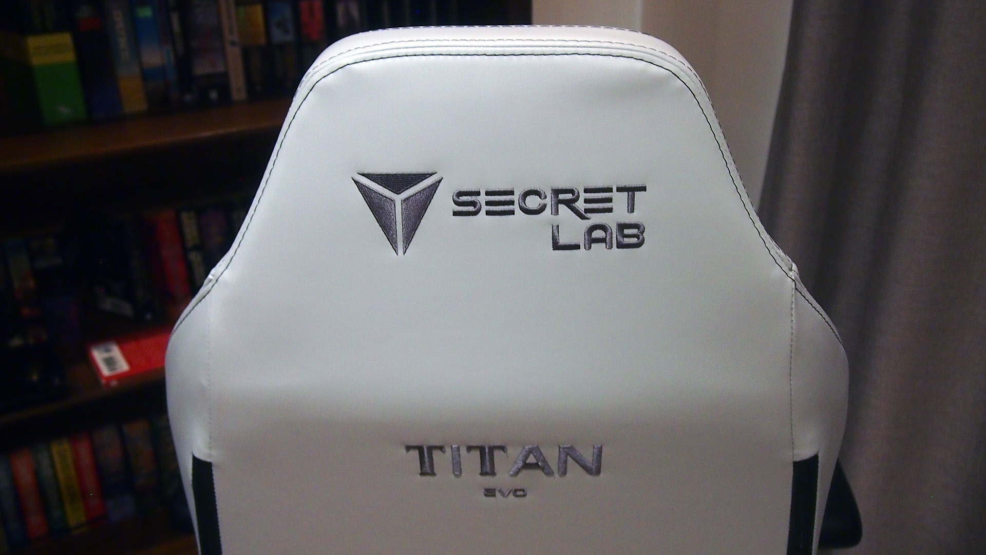 Secretlab Titan Evo 2022 XL branding on rear of backrest