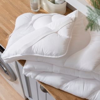 The Fine Bedding Company Spundown mattress enhancer washing machine