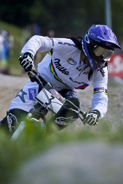 Anneke Beerten races toward victory