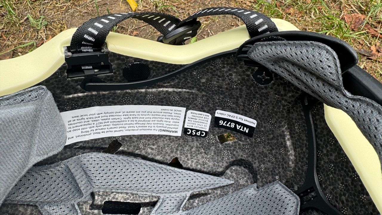 The cradle on the Xnito Kid helmet