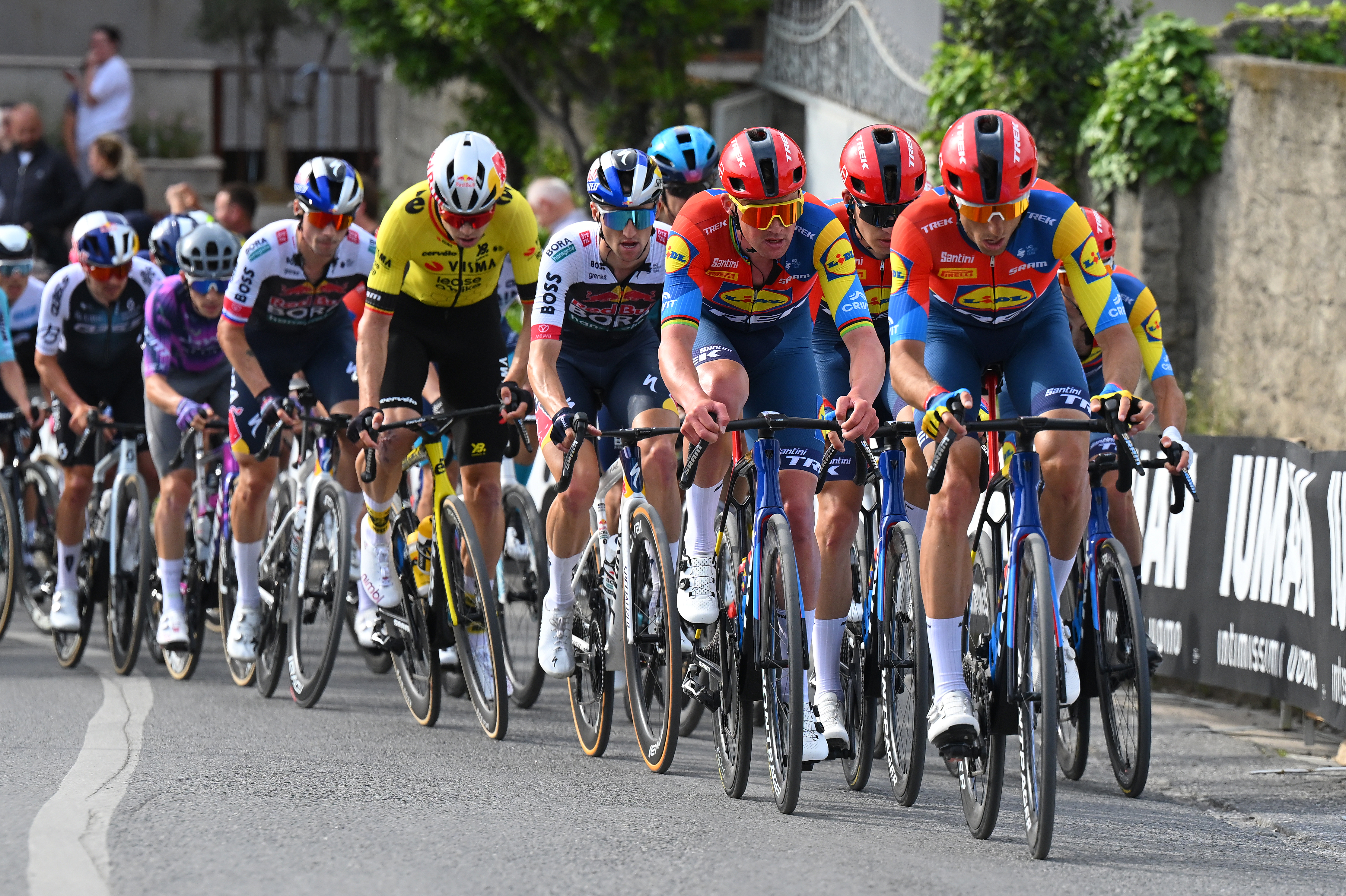 Mads Pedersen and his Lidl-Trek team on stage one of the Giro d&#039;Italia