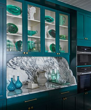 Blue cabinets, green plates and glass