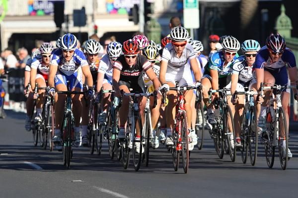 The bunch gained some time on Carly Light (AIS) after she had broken away and established a gap. Towards the end of the race, she opened it up again.