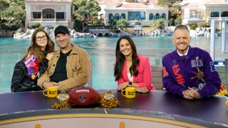 Drew Barrymore, Ross Mathews host guests Tony Romo, Tracy Wilson during Vegas version of 'Drew Barrymore.'