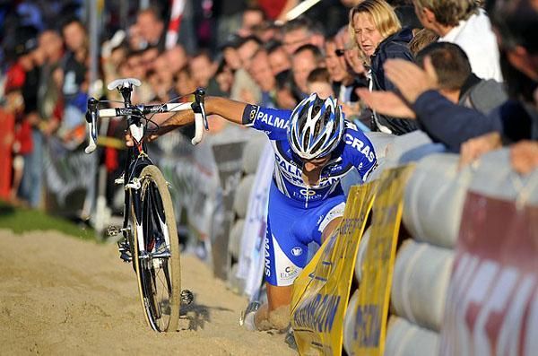 Niels Albert came to grief in the sand pit at Ruddervoorde last year.