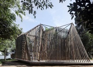Norman Foster’s ‘Crosses morphed into a Tensegrity Structure’ at the Vaticans Chapel for the Venice Architecture Biennale