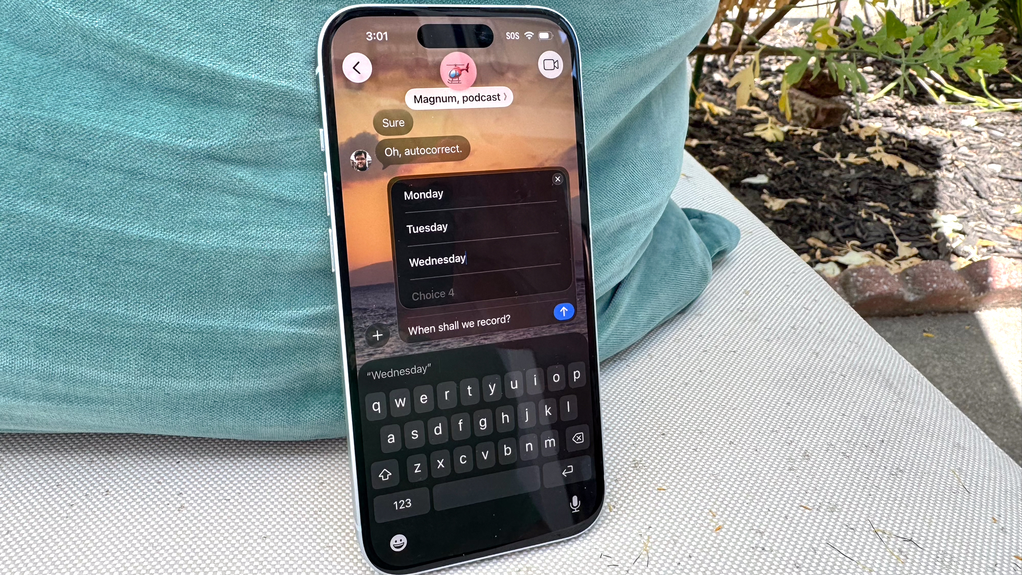 background images for group chats in iOS 26 messages