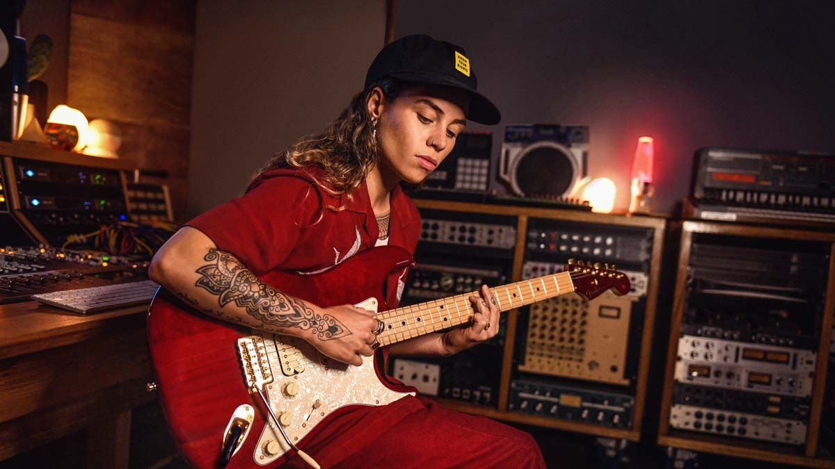 tash sultana fender stratocaster