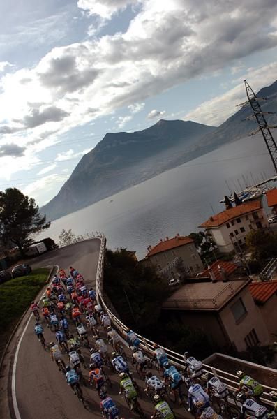 The peloton makes its way along the shore of Lake Como.