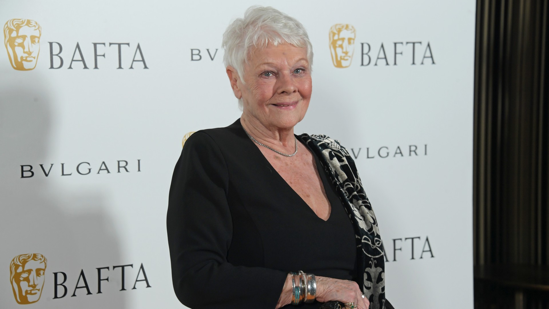 Dame Judi Dench se účastní slavnostního galavečeře udělování cen Britské akademie 2022