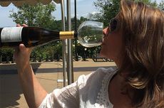 Guzzle Buddy, wine glass