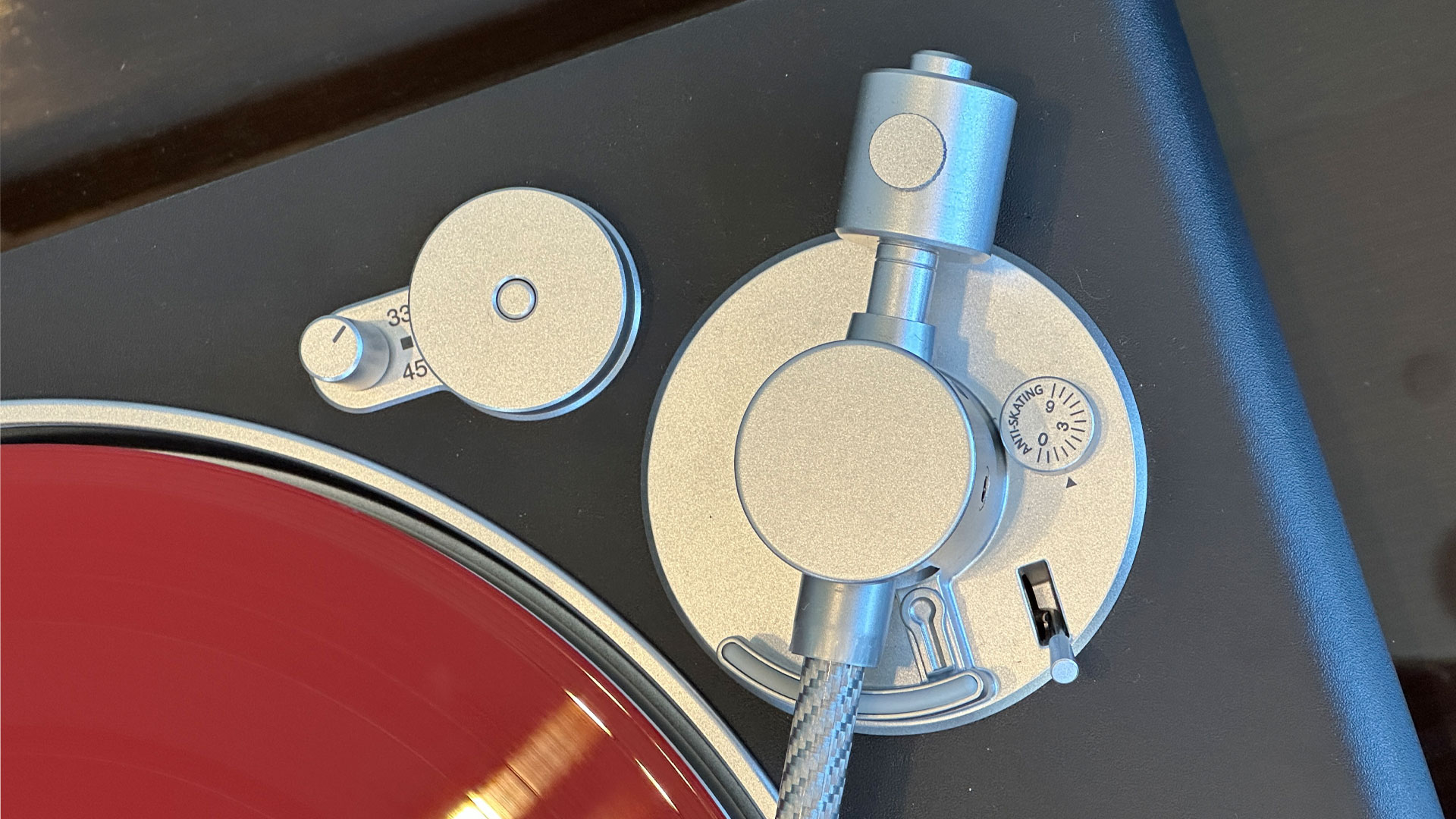 Victrola Stream Carbon detail