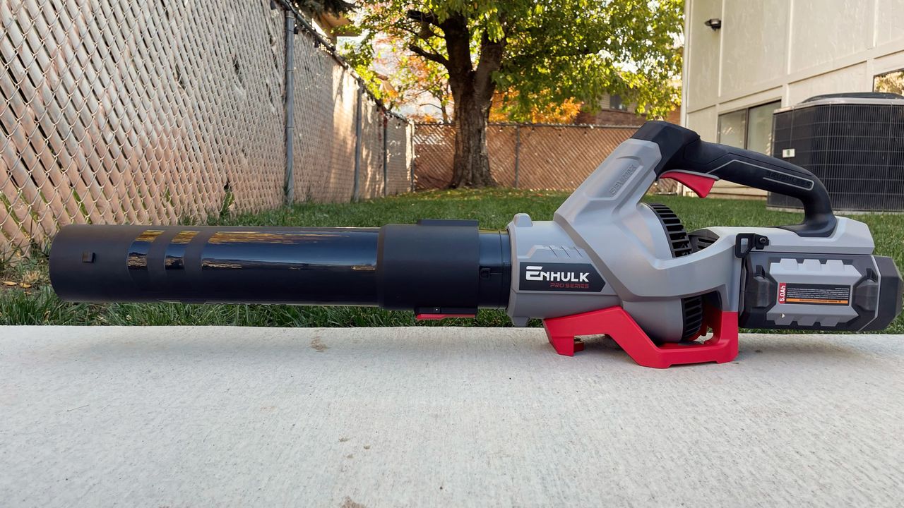 Enhulk 58V 930 CFM Leaf Blower being tested in writer's home