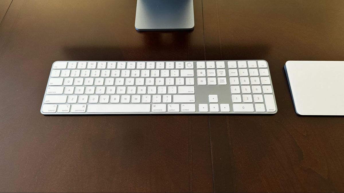 Apple iMac (2023)