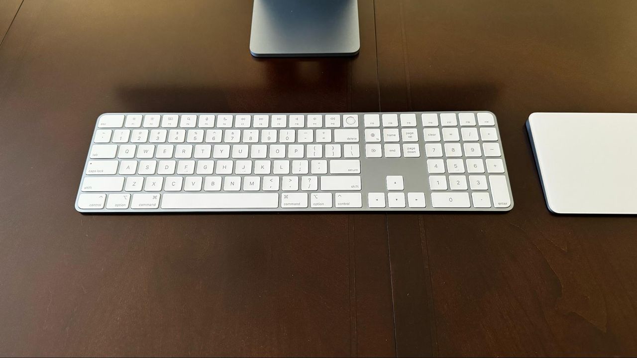 Apple iMac (2023)