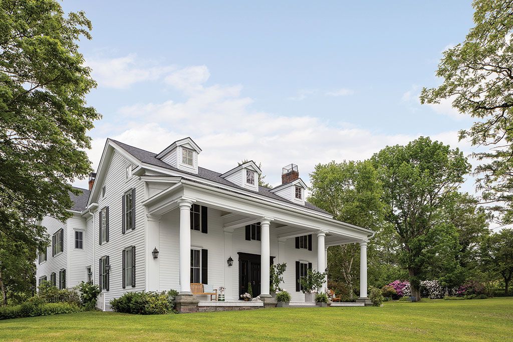 Property for sale with mountain view: Lake Delaware Farm, Bovina Center, New York State, USA