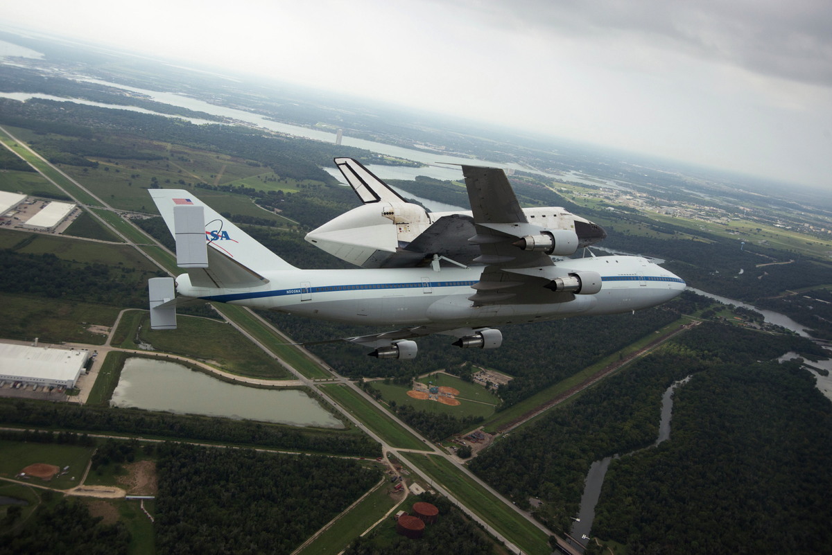 Endeavour Banks over Houston
