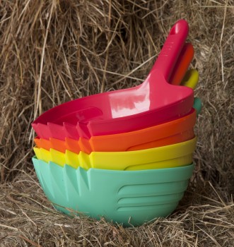 QuatersStackedInHay feed scoop skup