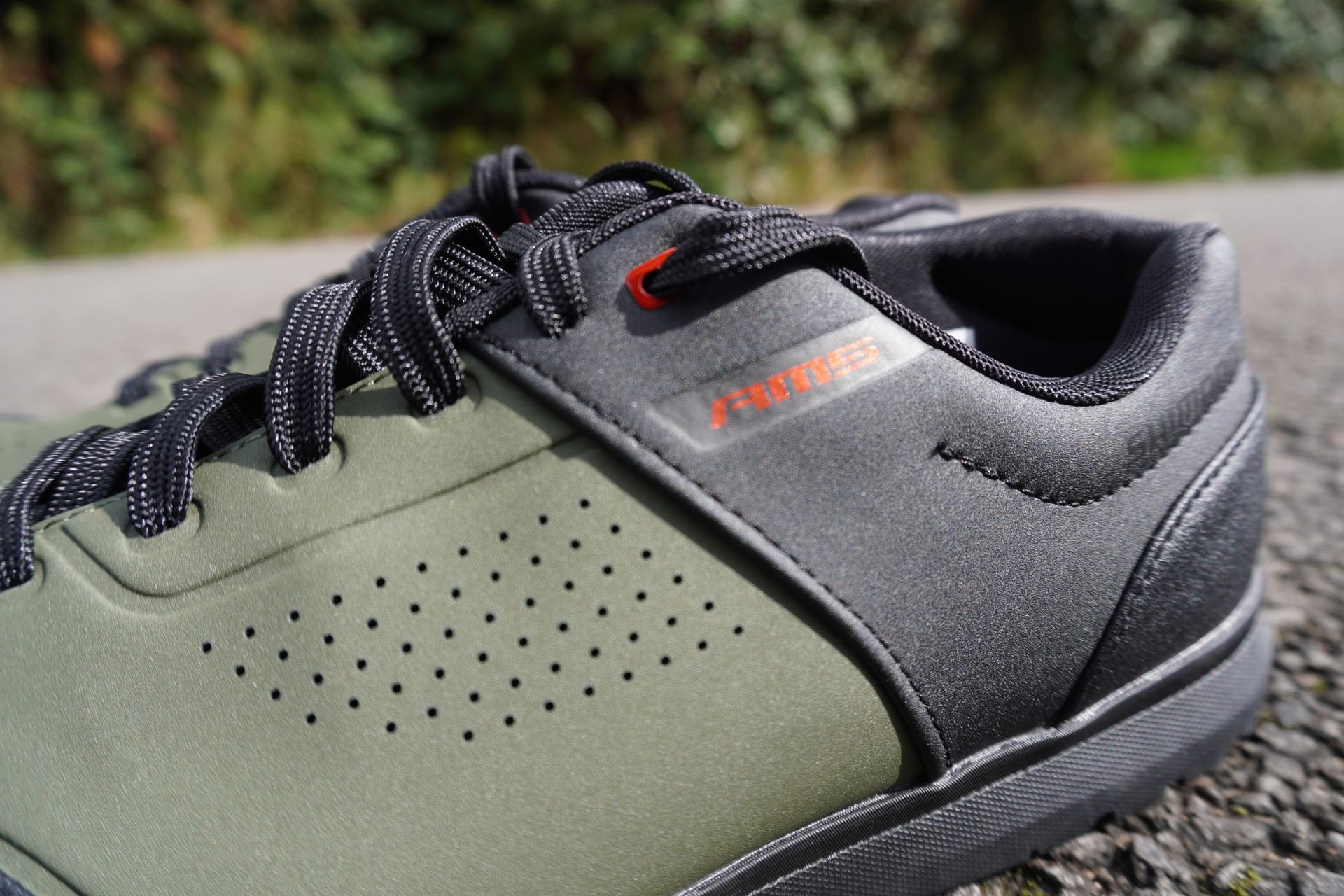 Image shows Shimano AM5 (AM503) SPD MTB shoes