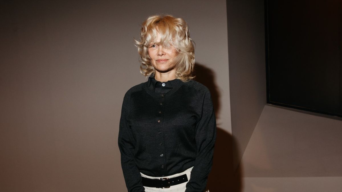 The Secret to Pamela Anderson's Tory Burch Glow? This Sculpting, "IYKYK" Facial