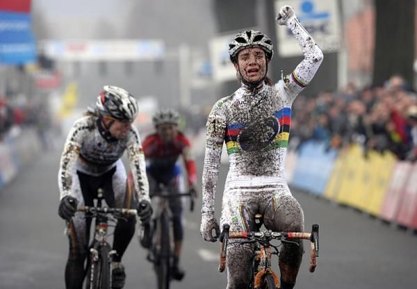 Marianne Vos (Nederland Bloeit) celebrates her victory.