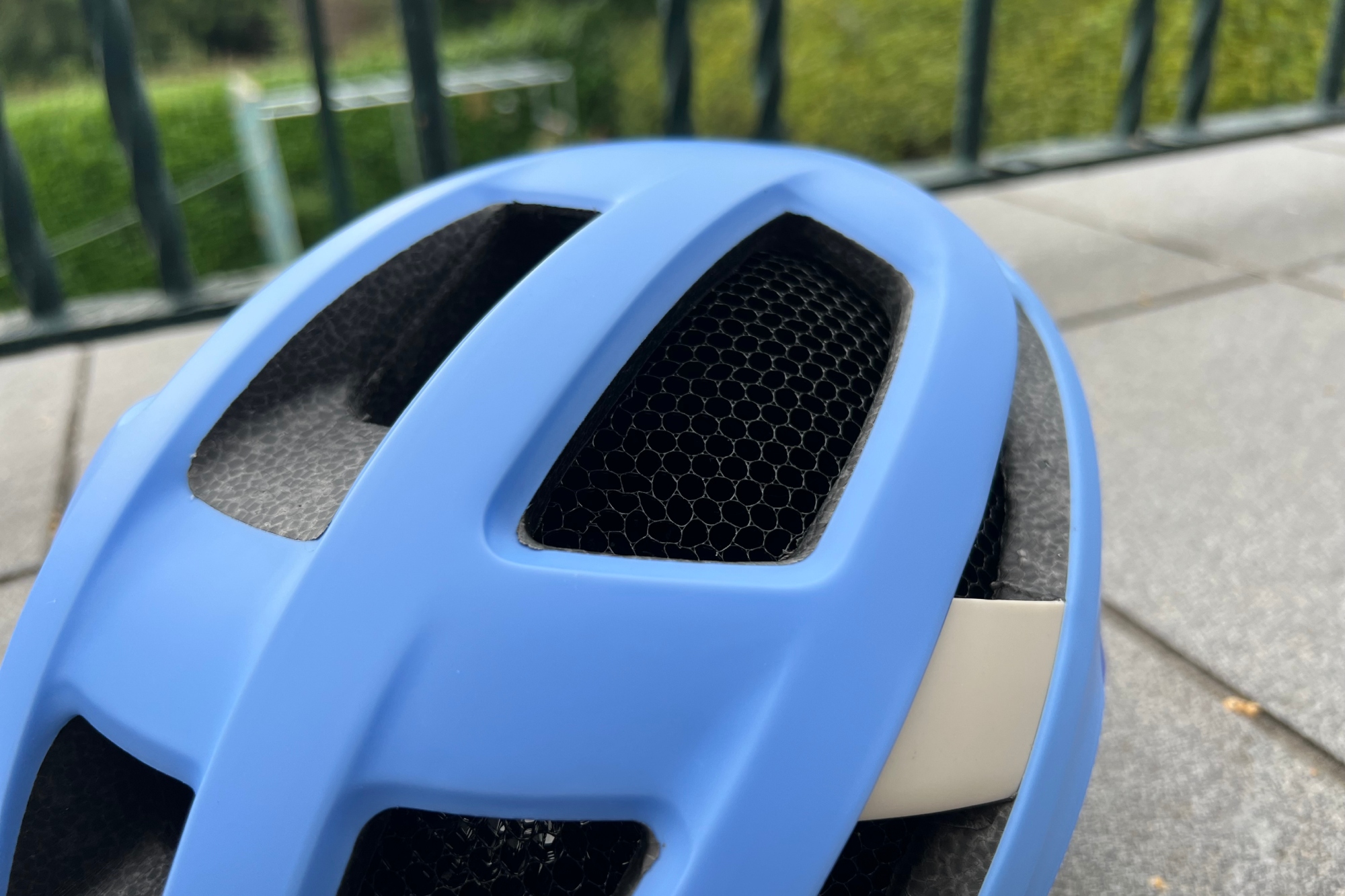 A close up of the KOROYD honeycomb on the Smith Optics Trace MIPS helmet