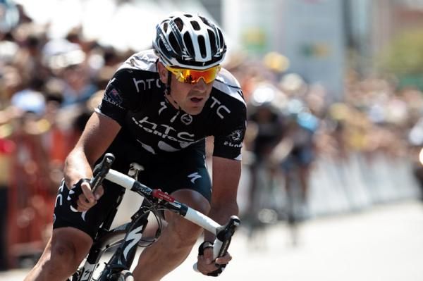Hayden Roulston (HTC-Highroad) tries a late race attack.
