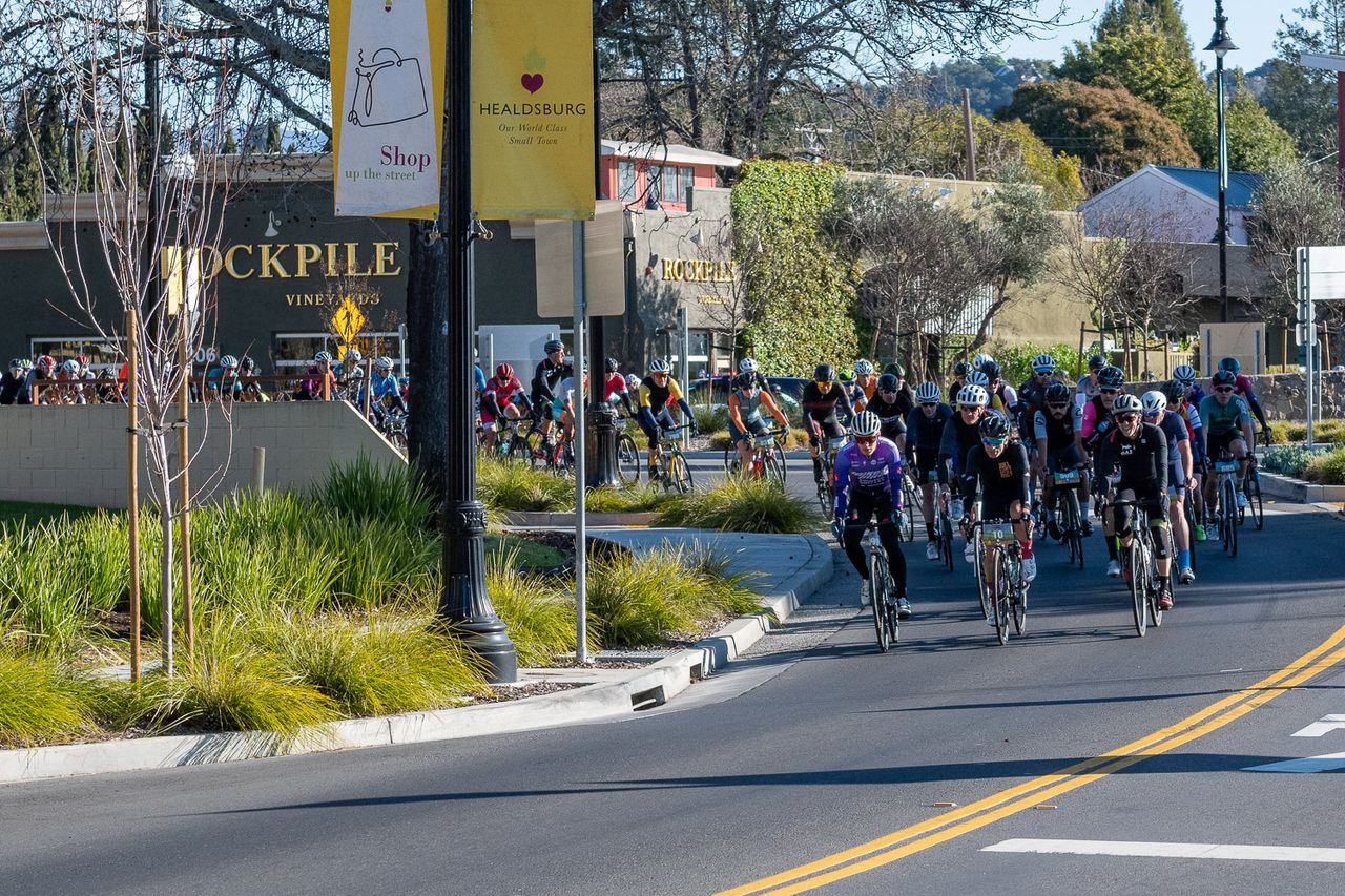 The peloton rolls out for the start