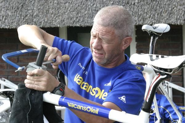 Vacansoleil's mechanic kept himself busy fitting the team's new forks, which display a map of Espa&ntilde;a in the nation's colours.
