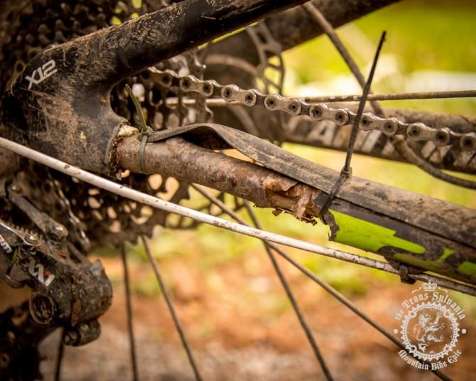 Scott Smith&rsquo;s improvised chain-stay repair midway through the stage cost him time but allowed him to remain in the race.