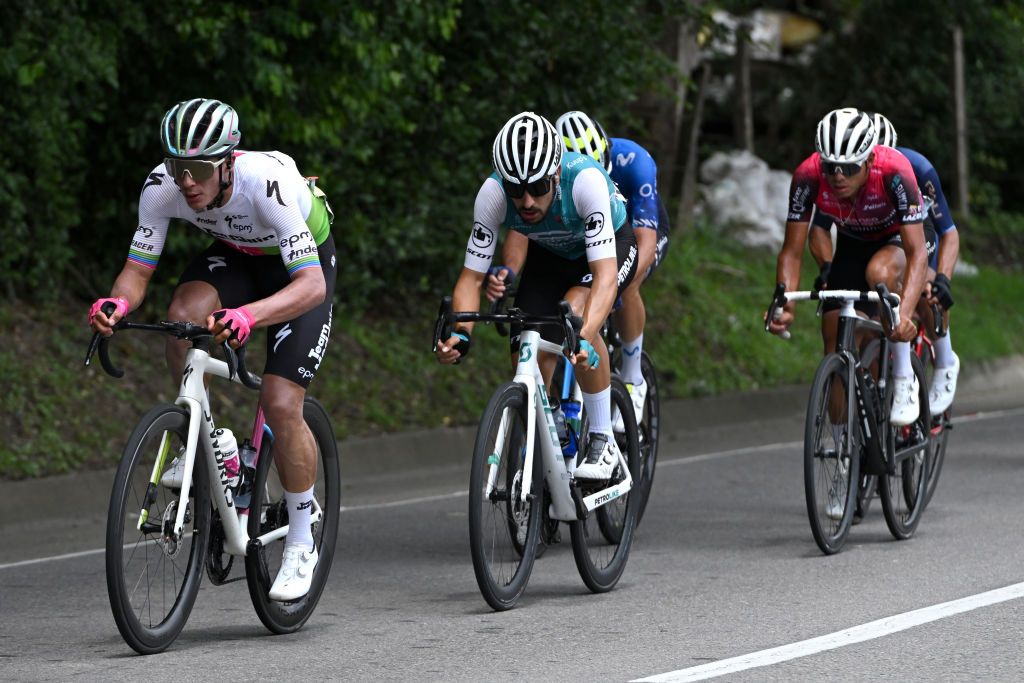 The breakaway included Wilmar Paredes (Medellin) and Bernardo Suaza (Petrolike)
