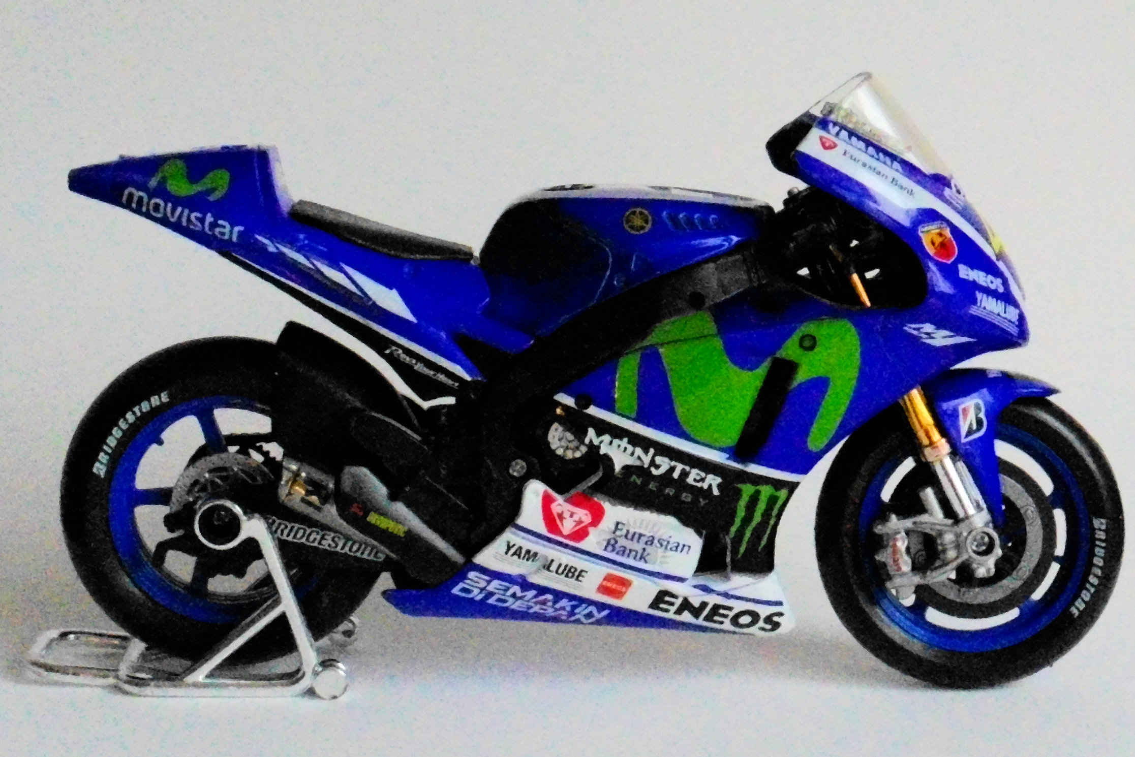 Yashica City 300 example shot, image noise