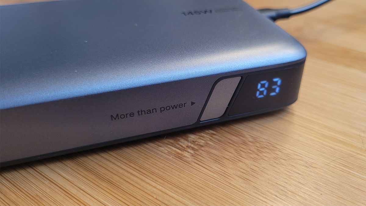 Ugreen power bank review photo