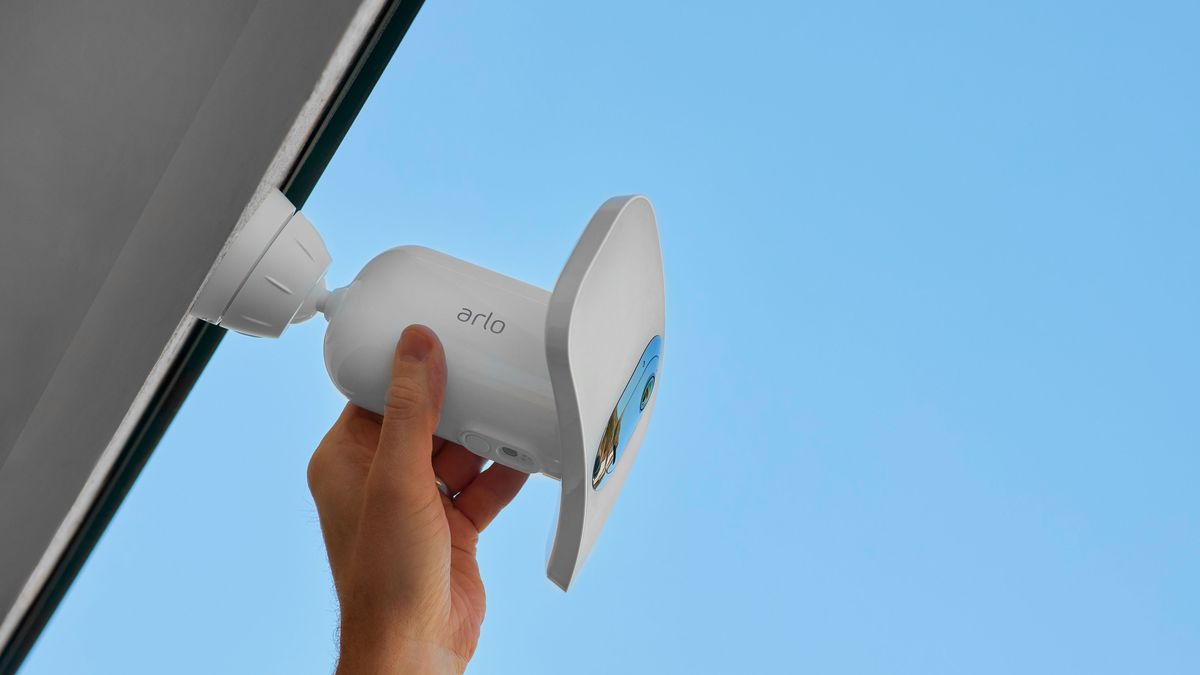 Arlo pro 2 wall best sale mount install