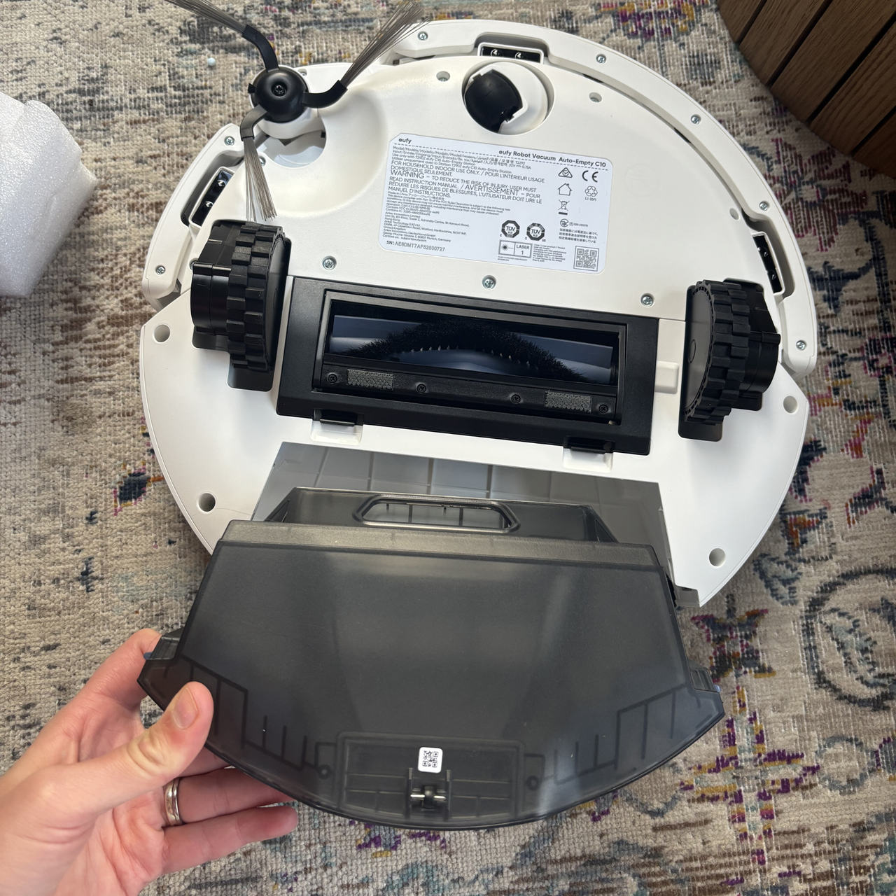 eufy Robot Vacuum C10 White with Self Empty Station unboxing