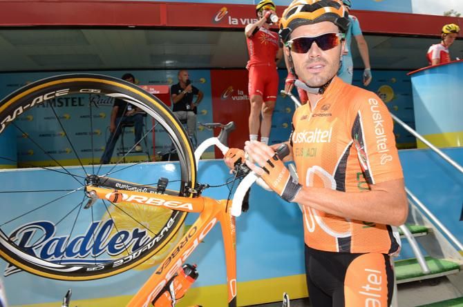 Samuel Sanchez (Euskaltel-Euskadi) signs in for stage 13