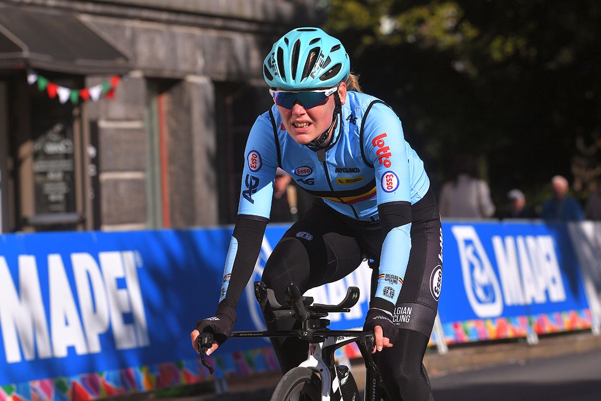 Jolien D'hoore getting in a bit of solo recon on the Bergen TTT course