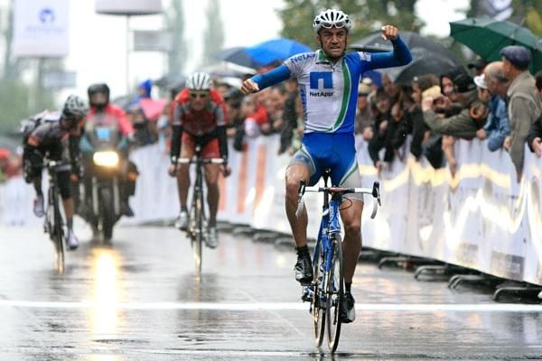 Andreas Schillinger (Team Netapp) takes the victory.