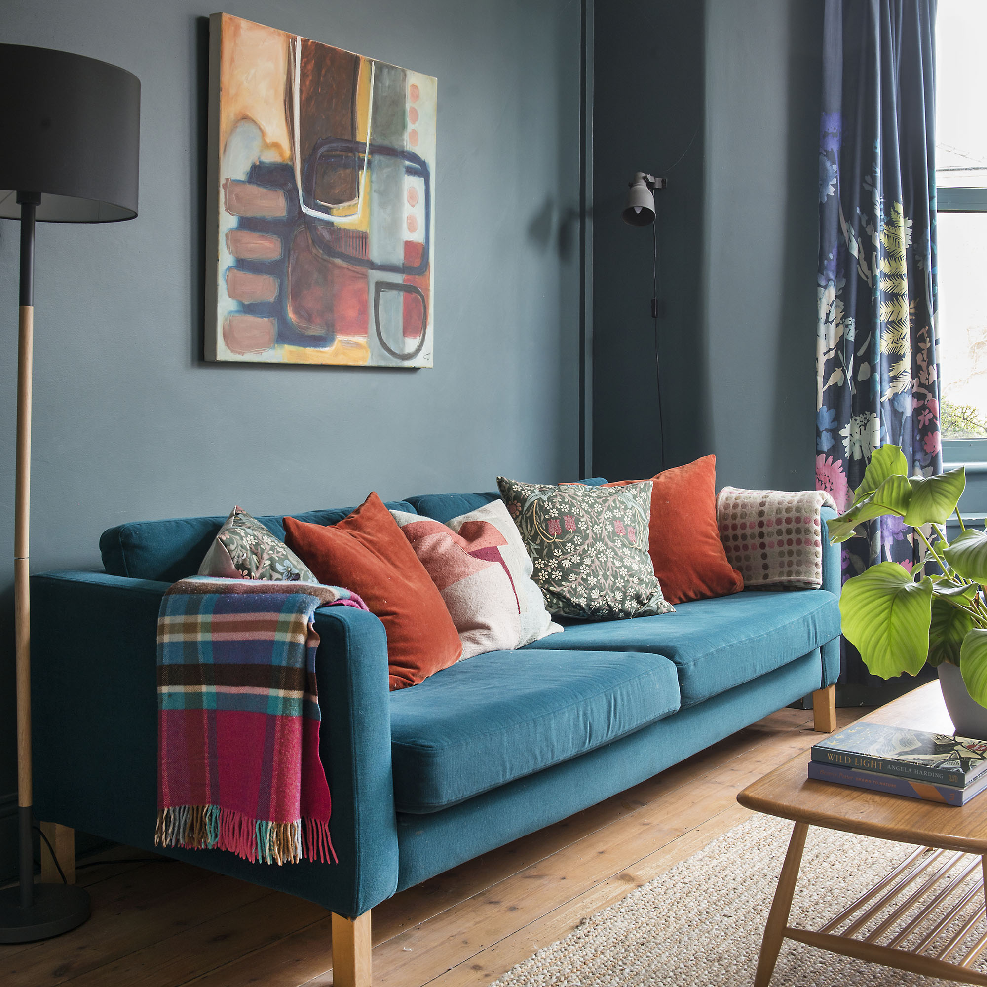 6 Tips To Arrange Cushions On Sofa