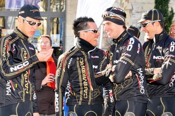 Carmiooro NGC team members await the start of the stage.