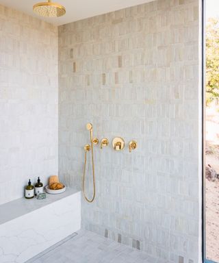 Walk in shower with textured wall ideas