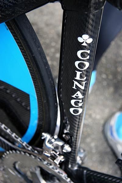 The cutaway seat-tube.