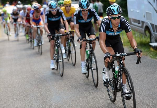 Richie Porte sets tempo for Sky leader and maillot jaune wearer Bradley Wiggins.