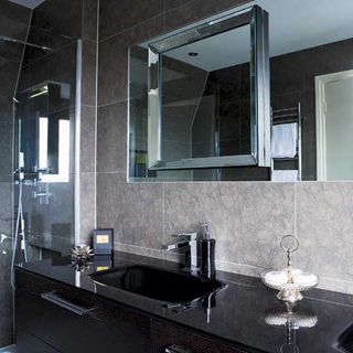 bathroom with basin and mirror on wall