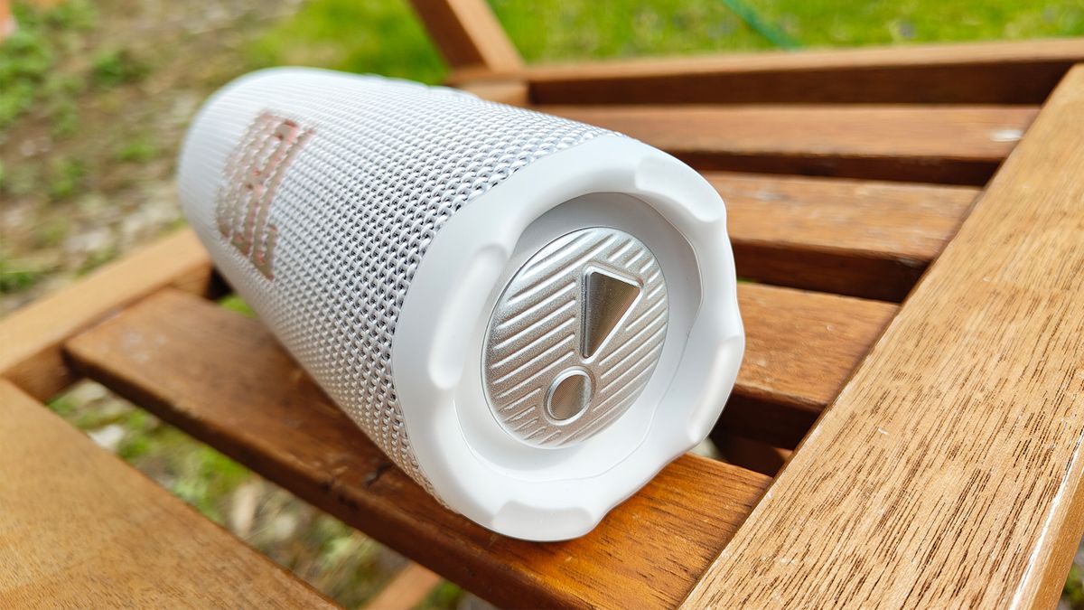 JBL Flip 7 wireless speaker