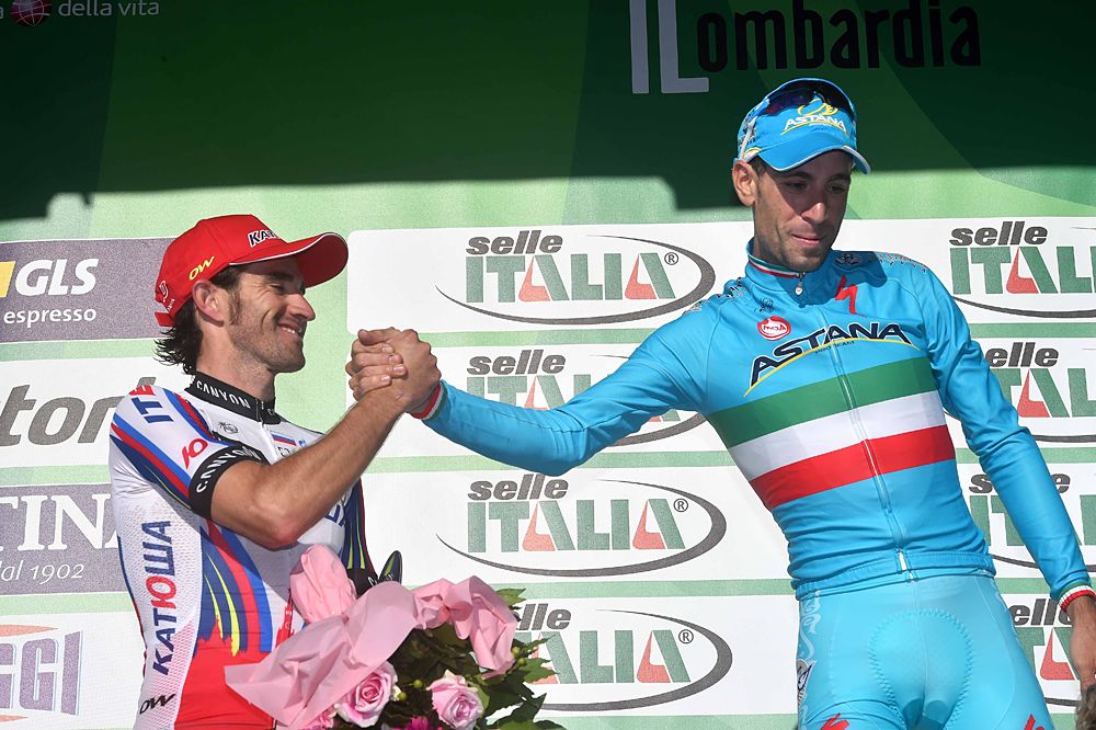 Vincenzo Nibali (Astana) shakes hands with runner-up Daniel Moreno (Team Katusha)