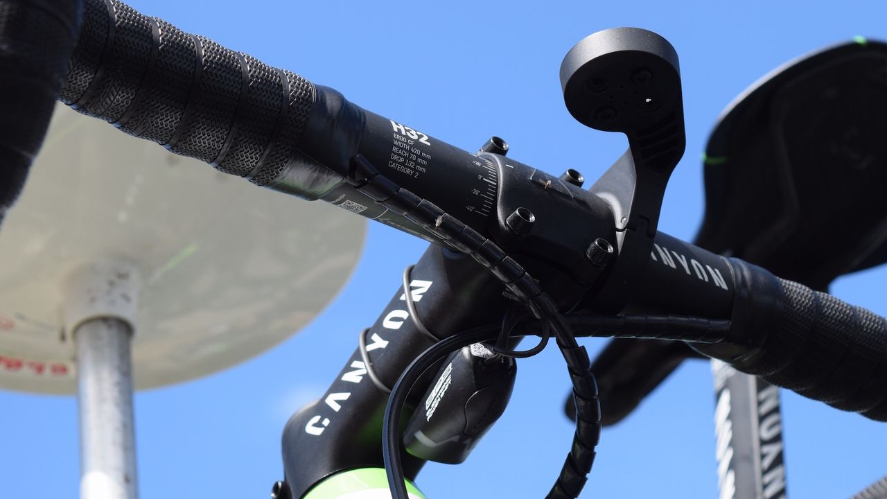 Valverde's spare bike ran a traditional stem and handlebar combination