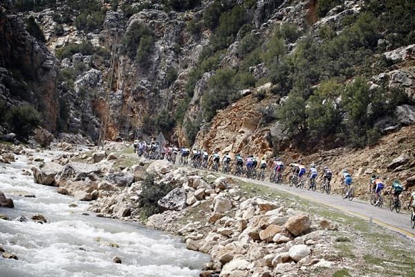 The peloton en route from Antalya to Elmali during stage 3.