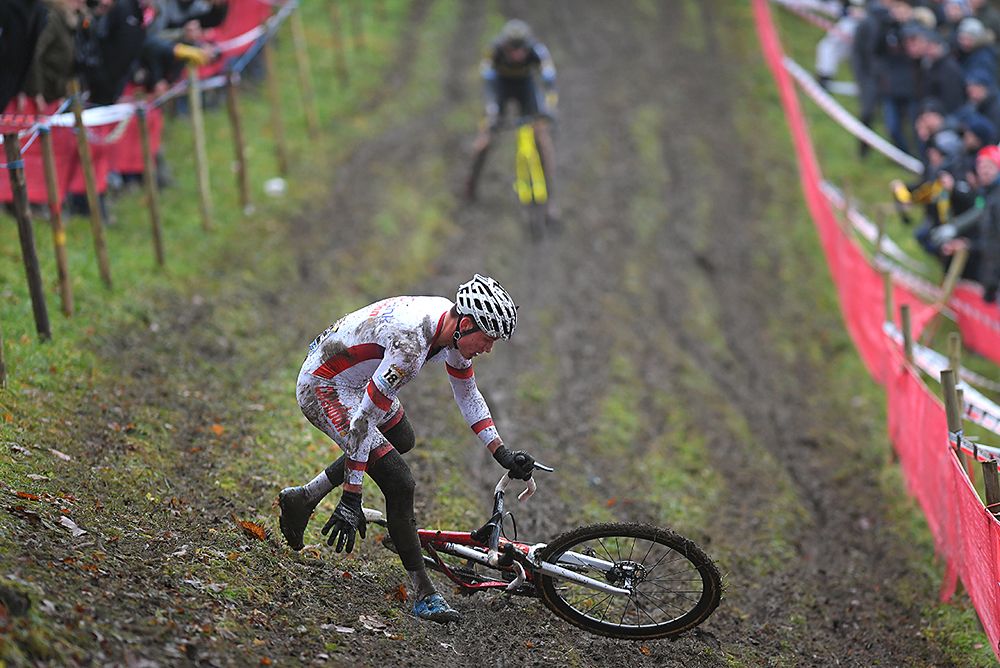 Mathieu van der Poel crashes in Namur
